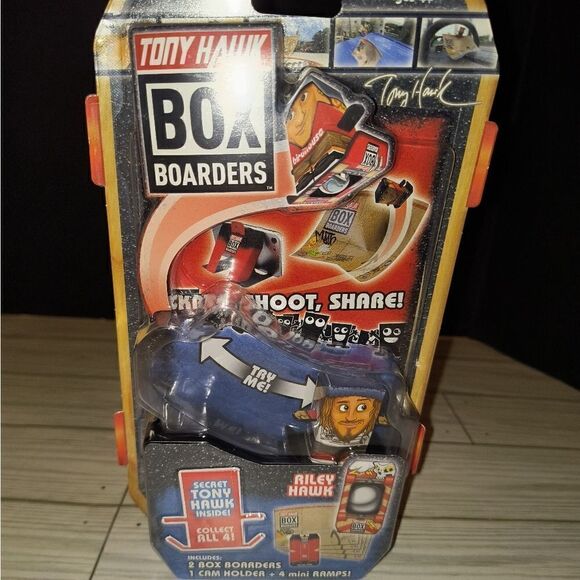 Tony Hawk Box Boarders Riley Hawk Fingerboard Skateboard 2018 w Ramps New - Picture 6 of 7